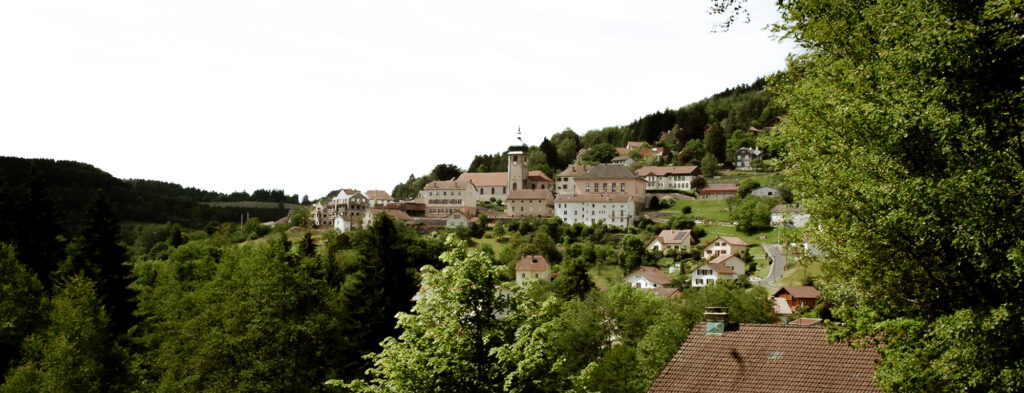Vue sur le village du Tholy dans les Vosges, près de Gerardmer. La Source, Maison de vacances avec spa
